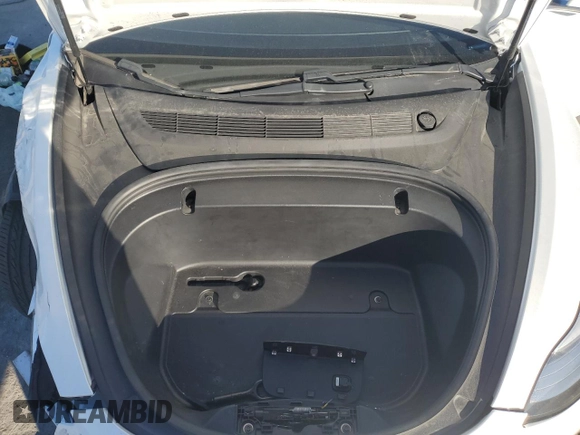 2020 Tesla Model 3 Long Range z VIN 5YJ3E1EB4LF650258, wystawiony jako Copart lot #49267215 z przebiegiem 128 825 mil mil oraz Szkoda całkowita • Salvage title. Historia ofert i sprzedaży dostępna na DreamBid. Obrazek 12.