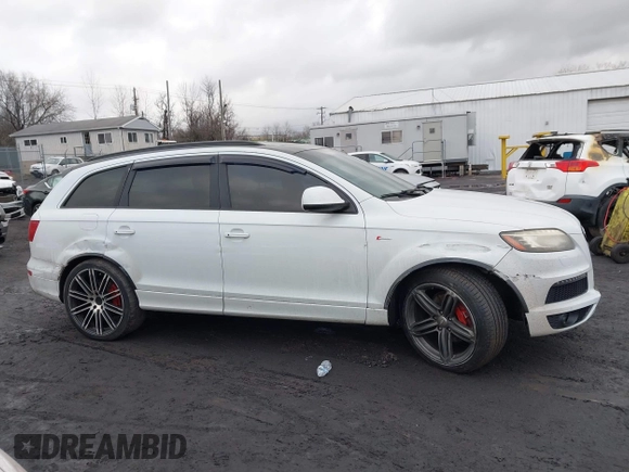 2014 Audi Q7 3.0T S line Prestige with VIN WA1DGAFE4ED010577, listed as a IAAI auction lot 41498879 with 180,403 mi miles. Bid and sale history available at carsss.com. Image 13.