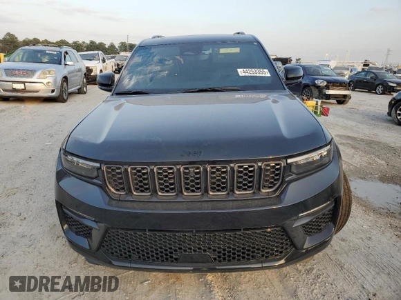 2025 Jeep Grand Cherokee Summit with VIN 1C4RJHEG1S8640375, listed as a Copart auction lot 44253355 with 961 mi miles and Clean title. Bid and sale history available at DreamBid. Image 5.