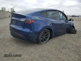 2024 Tesla Model Y Long Range with VIN 7SAYGDEE0RF176672, listed as a Copart auction lot 55622355 with 6,728 mi miles and Salvage title. Bid and sale history available at DreamBid. Image 3.