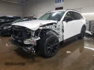 2025 Mazda CX-90 Premium Sport z VIN JM3KKCHD0S1197381, wystawiony jako Copart lot #51160735 z przebiegiem 5112 mil mil oraz Szkody całkowita. Historia ofert i sprzedaży dostępna na DreamBid. Obrazek 1.