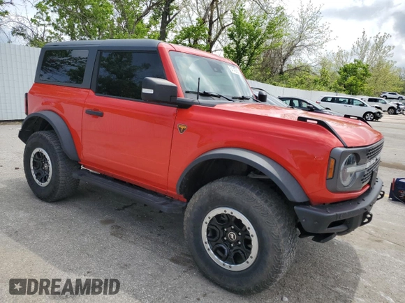 2021 Ford Bronco z VIN 1FMDE5CP7MLB07037, wystawiony jako Copart lot #54140385 z przebiegiem 56 403 mil mil oraz Szkoda całkowita • Salvage title. Historia ofert i sprzedaży dostępna na DreamBid. Obrazek 4.