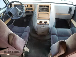 1993 Chevrolet Chevy Van z VIN 1GBEG25K1PF325078, wystawiony jako Copart lot #82640544 z przebiegiem 115 462 mil mil oraz Czysty tytuł • Clean title. Historia ofert i sprzedaży dostępna na DreamBid. Obrazek 8.