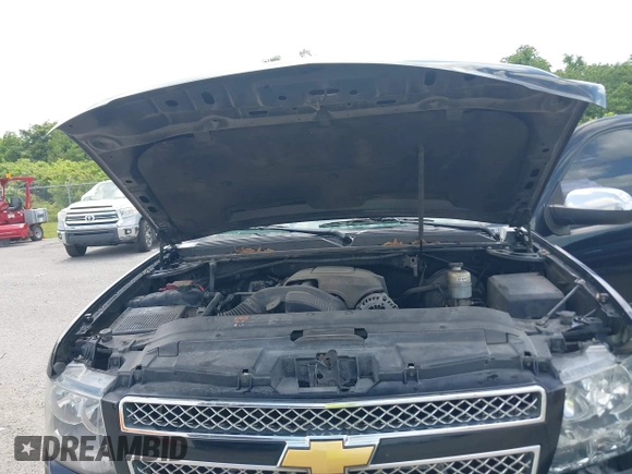 2013 Chevrolet Tahoe LT with VIN 1GNSCBE00DR337071, listed as a IAAI auction lot 42282457 with 151,460 mi miles and . Bid and sale history available at DreamBid. Image 10.
