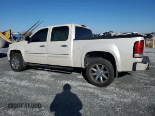 2011 GMC Sierra 1500 Denali z VIN 3GTP2XE26BG222472, wystawiony jako Copart lot #42186215 z przebiegiem Nie podano mil oraz Nie do naprawy • Non repairable. Historia ofert i sprzedaży dostępna na DreamBid. Obrazek 2.