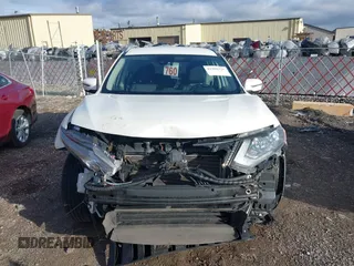 2020 Nissan Rogue SV z VIN JN8AT2MV3LW138117, wystawiony jako IAAI lot #41902231 z przebiegiem 131 746 mil mil oraz . Historia ofert i sprzedaży dostępna na DreamBid. Obrazek 13.