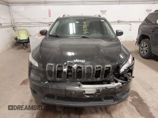 2014 Jeep Cherokee Latitude z VIN 1C4PJMCS0EW321380, wystawiony jako IAAI lot #41597508 z przebiegiem 173 991 mil mil oraz . Historia ofert i sprzedaży dostępna na DreamBid. Obrazek 12.