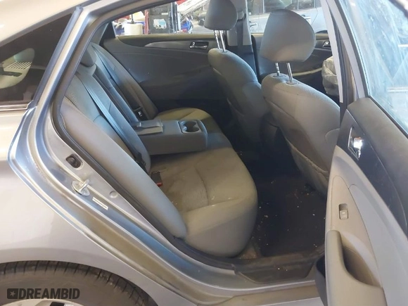 2014 Hyundai Sonata Hybrid with VIN KMHEC4A4XEA113716, listed as a IAAI auction lot 40488884 with 154,548 mi miles. Bid and sale history available at carsss.com. Image 8.