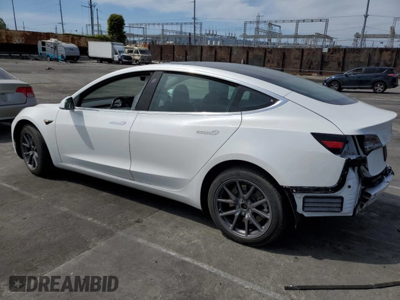 2020 Tesla Model 3 Standard Range Plus z VIN 5YJ3E1EA6LF634067, wystawiony jako Copart lot #50718645 z przebiegiem 26 605 mil mil oraz Szkoda całkowita • Salvage title. Historia ofert i sprzedaży dostępna na DreamBid. Obrazek 2.
