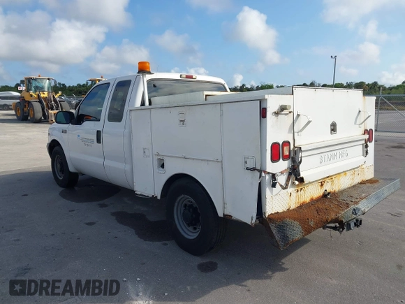 2001 Ford Super Duty F-250 XL with VIN 1FTNX20L81EC24211, listed as a IAAI auction lot 41472600 with 195,292 mi miles. Bid and sale history available at carsss.com. Image 3.