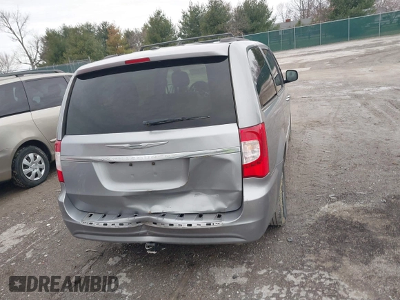 2015 Chrysler Town & Country Touring with VIN 2C4RC1BG4FR602557, listed as a IAAI auction lot 41715004 with 164,030 mi miles. Bid and sale history available at carsss.com. Image 16.