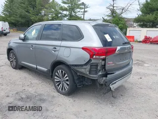 2020 Mitsubishi Outlander SE z VIN JA4AD3A37LZ044719, wystawiony jako IAAI lot #39303659 z przebiegiem 86 662 mil mil oraz . Historia ofert i sprzedaży dostępna na DreamBid. Obrazek 3.