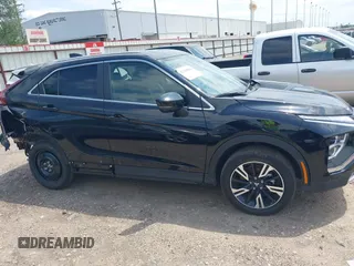 2025 Mitsubishi Eclipse Cross SE z VIN JA4ATWAA5SZ004141, wystawiony jako IAAI lot #42188861 z przebiegiem 7 481 mil mil oraz . Historia ofert i sprzedaży dostępna na DreamBid. Obrazek 13.