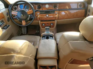 2006 Rolls-Royce Phantom z VIN SCA1S684X6UX08208, wystawiony jako Copart lot #77905764 z przebiegiem 108 986 mil mil oraz Szkody całkowita. Historia ofert i sprzedaży dostępna na DreamBid. Obrazek 8.