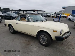 1980 FIAT 124 Spider z VIN 124CS000165091, wystawiony jako Copart lot #72478654 z przebiegiem 10 397 mil mil oraz Czysty tytuł • Clean title. Historia ofert i sprzedaży dostępna na DreamBid. Obrazek 4.