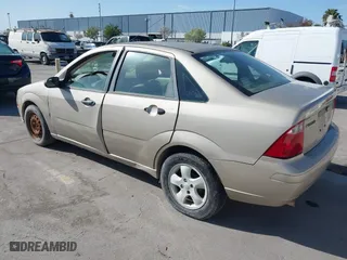 2007 Ford Focus S with VIN 1FAFP34NX7W298342, listed as a IAAI auction lot 41914853 with 225,313 mi miles. Bid and sale history available at carsss.com. Image 3.