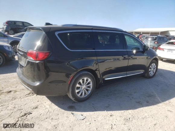 2019 Chrysler Pacifica Touring L with VIN 2C4RC1BG1KR698285, listed as a Copart auction lot 83982554 with 118,825 mi miles and Clean Title. Bid and sale history available at carsss.com. Image 3.