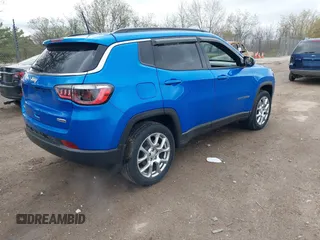 2023 Jeep Compass Latitude Lux z VIN 3C4NJDFN6PT513988, wystawiony jako IAAI lot #42166572 z przebiegiem 18 955 mil mil oraz . Historia ofert i sprzedaży dostępna na DreamBid. Obrazek 4.