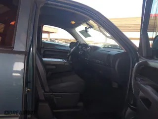 2011 Chevrolet Silverado 1500 LT with VIN 1GCRCSE06BZ150373, listed as a IAAI auction lot 41760988 with 118,941 mi miles. Bid and sale history available at carsss.com. Image 5.