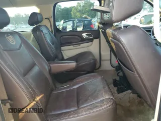 2010 Cadillac Escalade z VIN 1GYUCKEF1AR285882, wystawiony jako Copart lot #84595804 z przebiegiem 225 775 mil mil oraz Nie do naprawy • Non repairable. Historia ofert i sprzedaży dostępna na DreamBid. Obrazek 11.