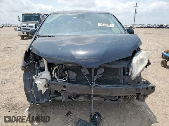 2018 Toyota Sienna XLE Auto Access Seat with VIN 5TDYZ3DC3JS937714, listed as a Copart auction lot 57392425 with 212,231 mi miles and Salvage title. Bid and sale history available at DreamBid. Image 5.