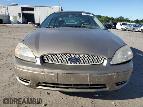 2004 Ford Taurus SE z VIN 1FAFP53284A156633, wystawiony jako Copart lot #58164985 z przebiegiem 91 246 mil mil oraz Szkoda całkowita • Salvage title. Historia ofert i sprzedaży dostępna na DreamBid. Obrazek 5.