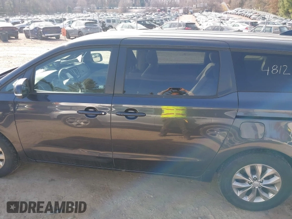 2020 Kia Sedona LX with VIN KNDMB5C13L6617567, listed as a IAAI auction lot 41774812 with 68,500 mi miles. Bid and sale history available at carsss.com. Image 15.