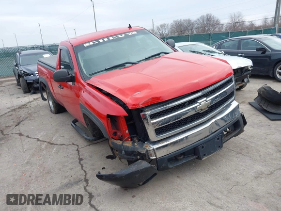 2007 Chevrolet Silverado 1500 Work Truck with VIN 1GCEC14067E553861, listed as a IAAI auction lot 41100376 with 177,573 mi miles. Bid and sale history available at carsss.com. Image 1.