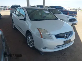 2011 Nissan Sentra S z VIN 3N1AB6AP8BL638292, wystawiony jako IAAI lot #42387426 z przebiegiem 140 152 mil mil oraz . Historia ofert i sprzedaży dostępna na DreamBid. Obrazek 1.