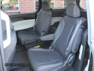 2023 Kia Carnival LX with VIN KNDNB4H39P6258367, listed as a Copart auction lot 45789775 with 26,395 mi miles and Clean Title. Bid and sale history available at DreamBid. Image 7.