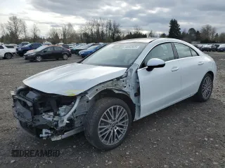2024 Mercedes-Benz CLA 250 z VIN W1K5J4HB1RN450181, wystawiony jako Copart lot #50052825 z przebiegiem 5 297 mil mil oraz Szkoda całkowita • Salvage title. Historia ofert i sprzedaży dostępna na DreamBid. Obrazek 1.