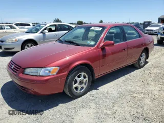 1998 Toyota Camry LE z VIN 4T1BG28K6WU308356, wystawiony jako Copart lot #57686475 z przebiegiem 178 274 mil mil oraz Szkoda całkowita • Salvage title. Historia ofert i sprzedaży dostępna na DreamBid. Obrazek 1.