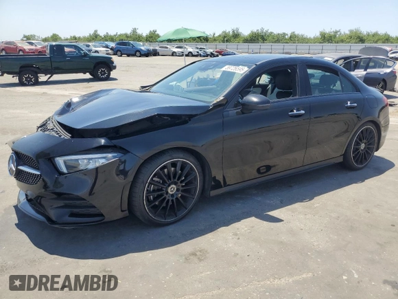2019 Mercedes-Benz A 220 z VIN WDD3G4EB3KW019870, wystawiony jako Copart lot #59726595 z przebiegiem 73 402 mil mil oraz Szkoda całkowita • Salvage title. Historia ofert i sprzedaży dostępna na DreamBid. Obrazek 1.
