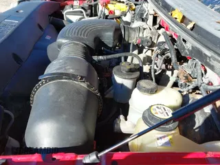 2006 Ford F-150 STX z VIN 1FTRX14WX6NA50648, wystawiony jako IAAI lot #43518643 z przebiegiem 177 536 mil mil oraz . Historia ofert i sprzedaży dostępna na DreamBid. Obrazek 12.