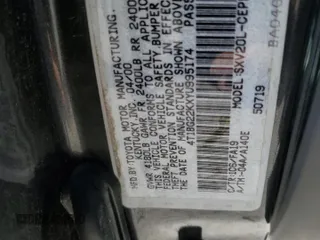 2000 Toyota Camry CE z VIN 4T1BG22KXYU995174, wystawiony jako Copart lot #50632255 z przebiegiem 181 584 mil mil oraz Czysty tytuł • Clean title. Historia ofert i sprzedaży dostępna na DreamBid. Obrazek 14.