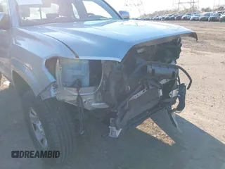2017 Toyota Tacoma SR z VIN 5TFSX5EN9HX057404, wystawiony jako IAAI lot #40831578 z przebiegiem 91 434 mil mil oraz . Historia ofert i sprzedaży dostępna na DreamBid. Obrazek 17.