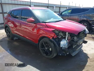 2024 Nissan Kicks SV z VIN 3N1CP5CV7RL470414, wystawiony jako IAAI lot #41995719 z przebiegiem 12 995 mil mil oraz . Historia ofert i sprzedaży dostępna na DreamBid. Obrazek 1.