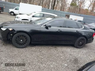 2017 Volvo S90 Momentum with VIN YV1102AK3H1006469, listed as a IAAI auction lot 41795564 with 121,001 mi miles. Bid and sale history available at carsss.com. Image 14.