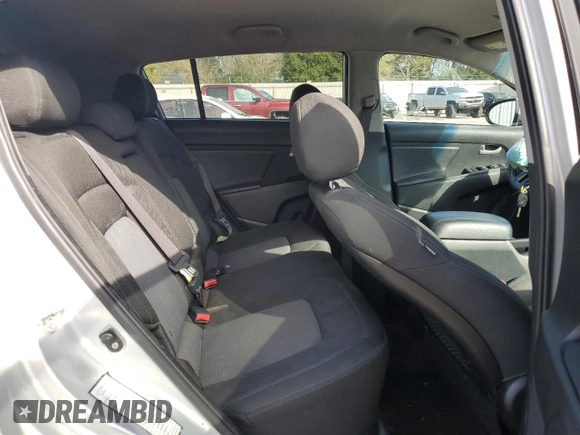 2015 Kia Sportage LX z VIN KNDPB3AC0F7720465, wystawiony jako Copart lot #56861924 z przebiegiem 114 874 mil mil oraz Szkoda całkowita • Salvage title. Historia ofert i sprzedaży dostępna na DreamBid. Obrazek 12.