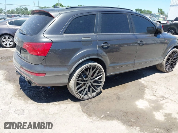 2013 Audi Q7 3.0T S line Prestige with VIN WA1DGAFE5DD009176, listed as a IAAI auction lot 42048689 with 176,035 mi miles. Bid and sale history available at carsss.com. Image 4.