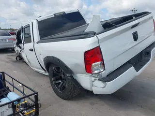 2018 Ram 1500 Express с VIN 1C6RR6KG9JS299835, выставлен на аукционе IAAI как лот 42028416 с пробегом 116 909 миль миль и . История ставок и продаж доступна на DreamBid. Изображение 3.