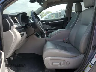 2017 Toyota Highlander XLE with VIN 5TDJZRFH5HS518593, listed as a Copart auction lot 56693565 with 97,686 mi miles and Salvage title. Bid and sale history available at DreamBid. Image 7.