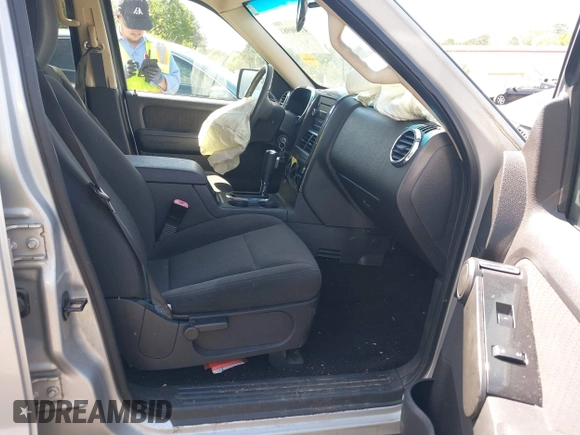 2010 Ford Explorer XLT with VIN 1FMEU6DE8AUA12017, listed as a IAAI auction lot 41990981 with 165,030 mi miles. Bid and sale history available at carsss.com. Image 5.