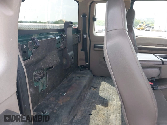 2010 Ford F-250 XL z VIN 1FTSX2B55AEB34547, wystawiony jako IAAI lot #42579306 z przebiegiem 125 938 mil mil oraz . Historia ofert i sprzedaży dostępna na DreamBid. Obrazek 8.