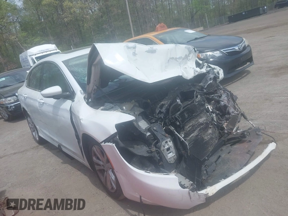 2015 Chrysler 200 Limited with VIN 1C3CCCAB3FN694544, listed as a IAAI auction lot 42082112 with Not Provided miles. Bid and sale history available at carsss.com. Image 1.
