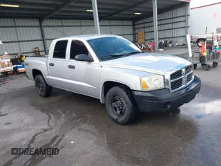 2006 Dodge Dakota ST with VIN 1D7HW28K66S715676, listed as a IAAI auction lot 42005697 with 77,963 mi miles and . Bid and sale history available at carsss.com. Image 1.