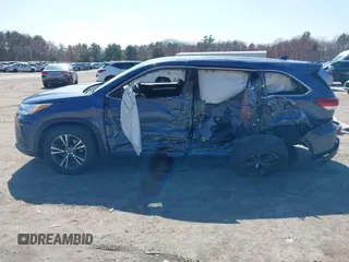 2018 Toyota Highlander LE с VIN 5TDBZRFH9JS837716, выставлен на аукционе IAAI как лот 42075645 с пробегом 36 893 миль миль и . История ставок и продаж доступна на DreamBid. Изображение 6.