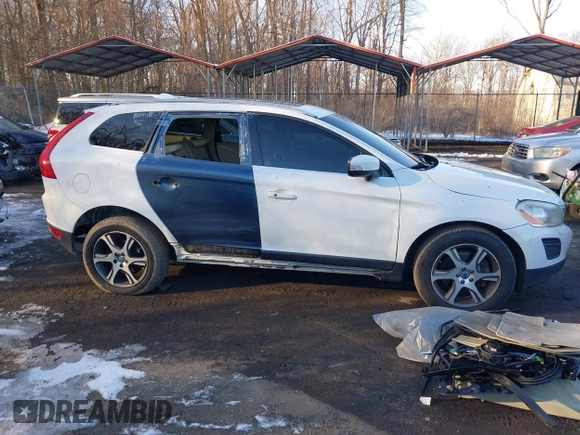 2013 Volvo XC60 T6 z VIN YV4902DZ1D2370635, wystawiony jako IAAI lot #41314514 z przebiegiem 171 696 mil mil oraz . Historia ofert i sprzedaży dostępna na DreamBid. Obrazek 14.