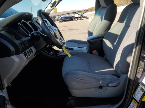2013 Toyota Tacoma with VIN 3TMMU4FN8DM061213, listed as a Copart auction lot 48543985 with 194,797 mi miles and Salvage Title. Bid and sale history available at carsss.com. Image 7.