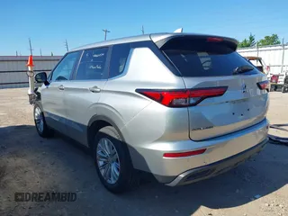 2024 Mitsubishi Outlander ES z VIN JA4J3UA8XRZ015082, wystawiony jako IAAI lot #42244407 z przebiegiem 18 885 mil mil oraz . Historia ofert i sprzedaży dostępna na DreamBid. Obrazek 3.
